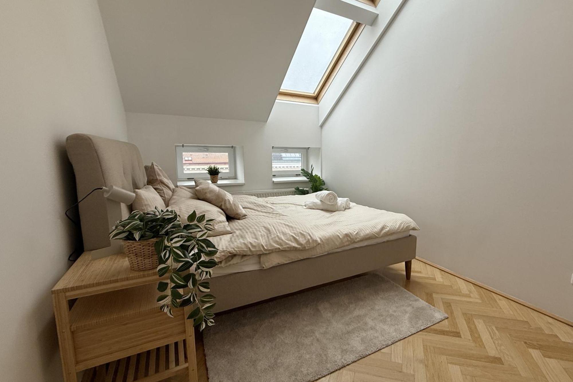 Appartement 90qm, 3 Bedrooms, Near Schoenbrunn, Balcony - Axara Housing
