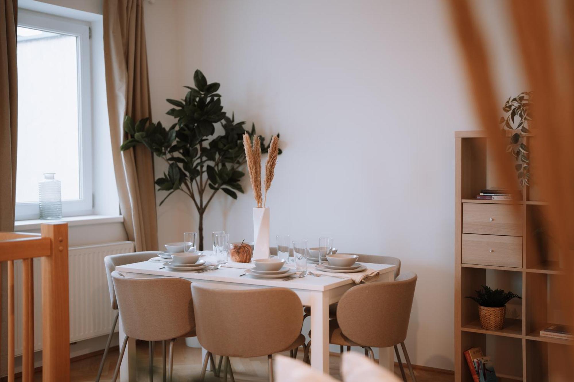 90qm, 3 Bedrooms, Near Schoenbrunn, Balcony - Axara Housing Wenen