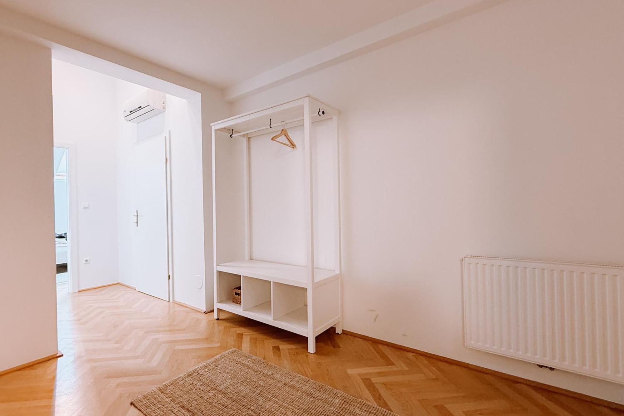 90qm, 3 Bedrooms, Near Schoenbrunn, Balcony - Axara Housing Appartement *