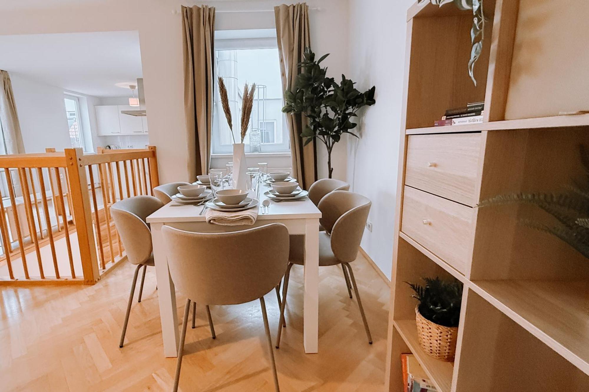 90qm, 3 Bedrooms, Near Schoenbrunn, Balcony - Axara Housing Apartamento Viena