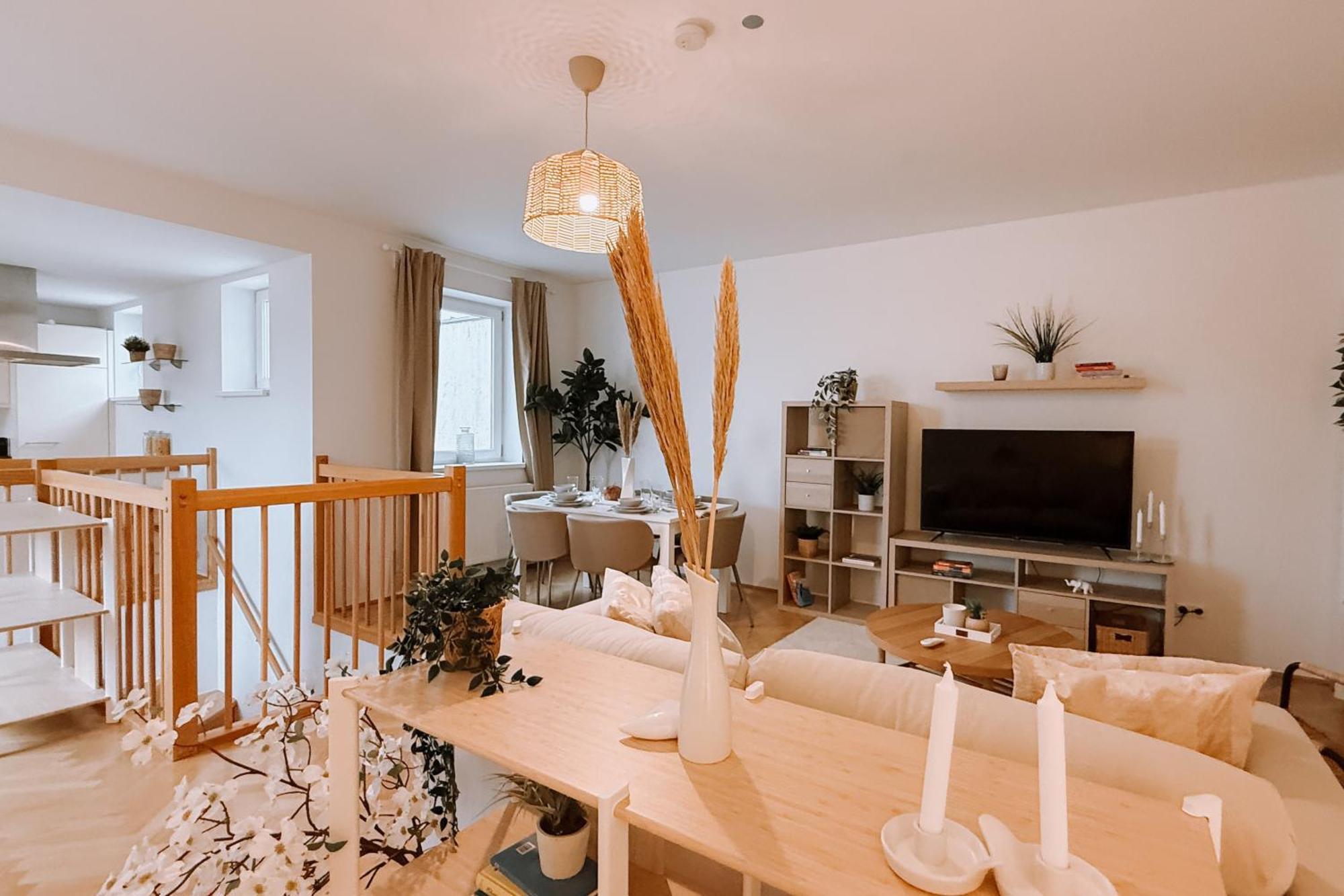 90qm, 3 Bedrooms, Near Schoenbrunn, Balcony - Axara Housing Apartamento Viena