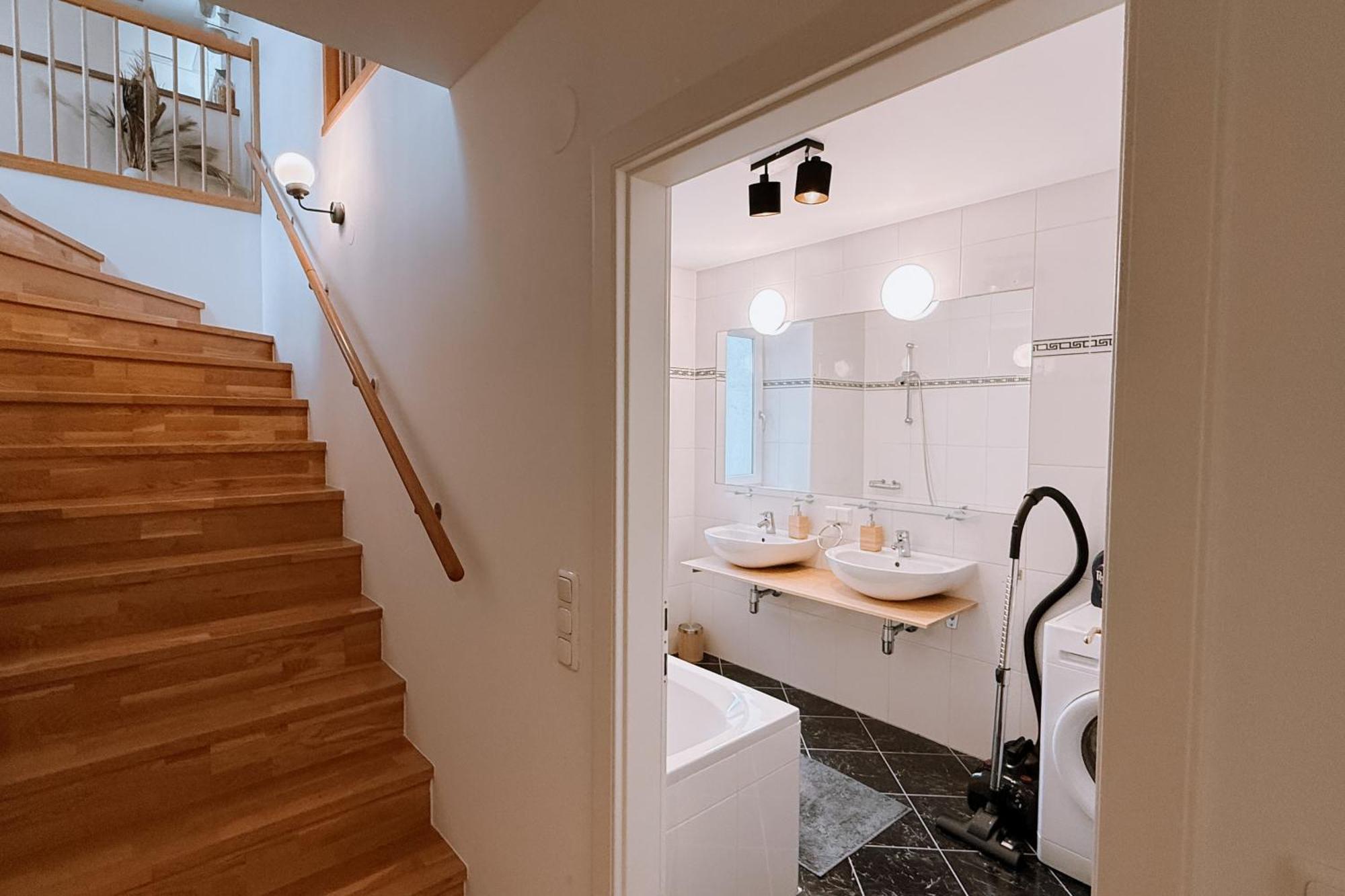 Apartamento 90qm, 3 Bedrooms, Near Schoenbrunn, Balcony - Axara Housing